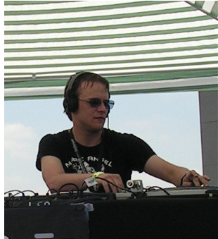 Marc Angel bei einem DJ-Set